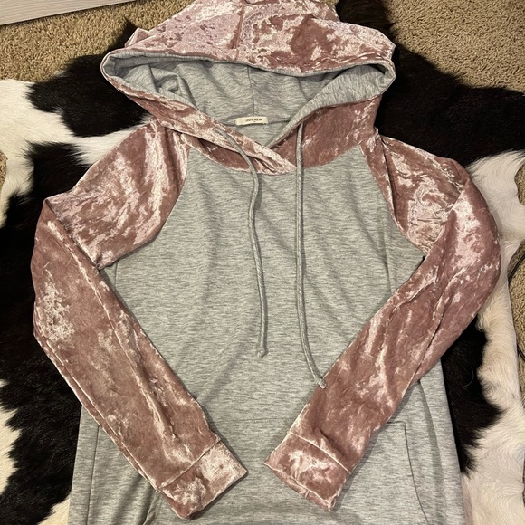 Pink velvet hoodie - Picture 1 of 4